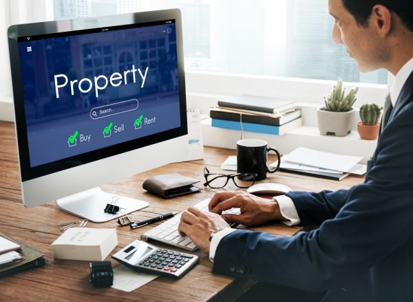 How Can Real Estate Platforms Integrate Virtual Reality for Better Client Engagement?