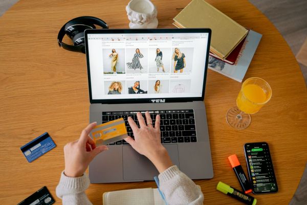 How Did a Local Jewelry Maker's E-Commerce Strategy Lead to International Success?