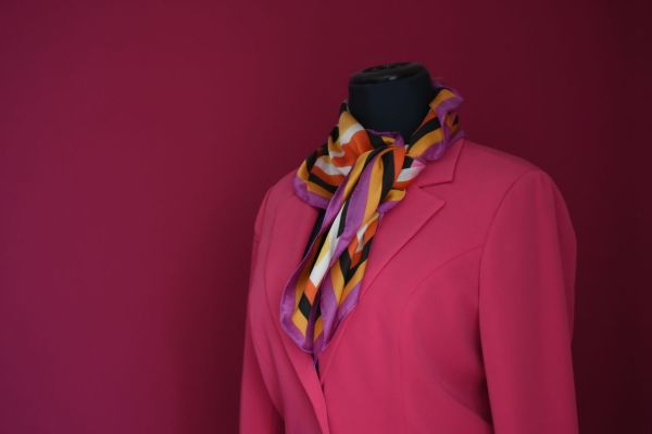 What are the Best Ways to Incorporate a Square Scarf into Your Outfits?