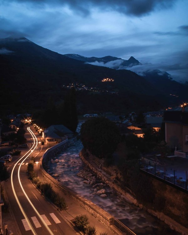 What's the Key to a Flavorful Gourmet Zucchini Ribbon Salad with Lemon Vinaigrette?