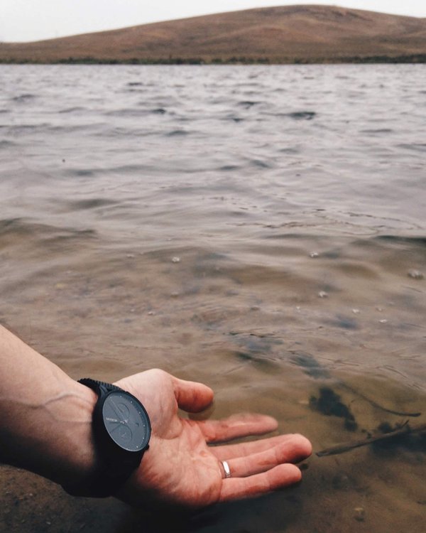 What Are the Key Elements for a Chic Yet Comfortable Travel Outfit?